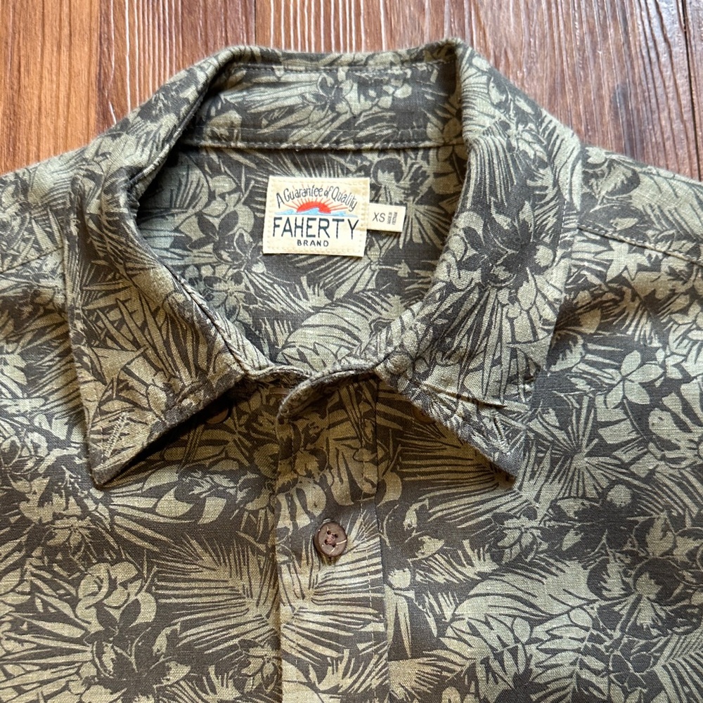 Faherty Men's Olive Floral Button Down Shirt - Picture 2 of 3